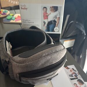 TushBaby Gray Baby Hipseat Carrier
